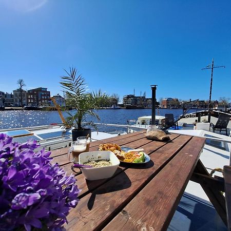 B&B Teddy "Prachtig Authentiek Woonschip Uit 1912, 15 Minuten Van Amsterdam" Wormer Экстерьер фото
