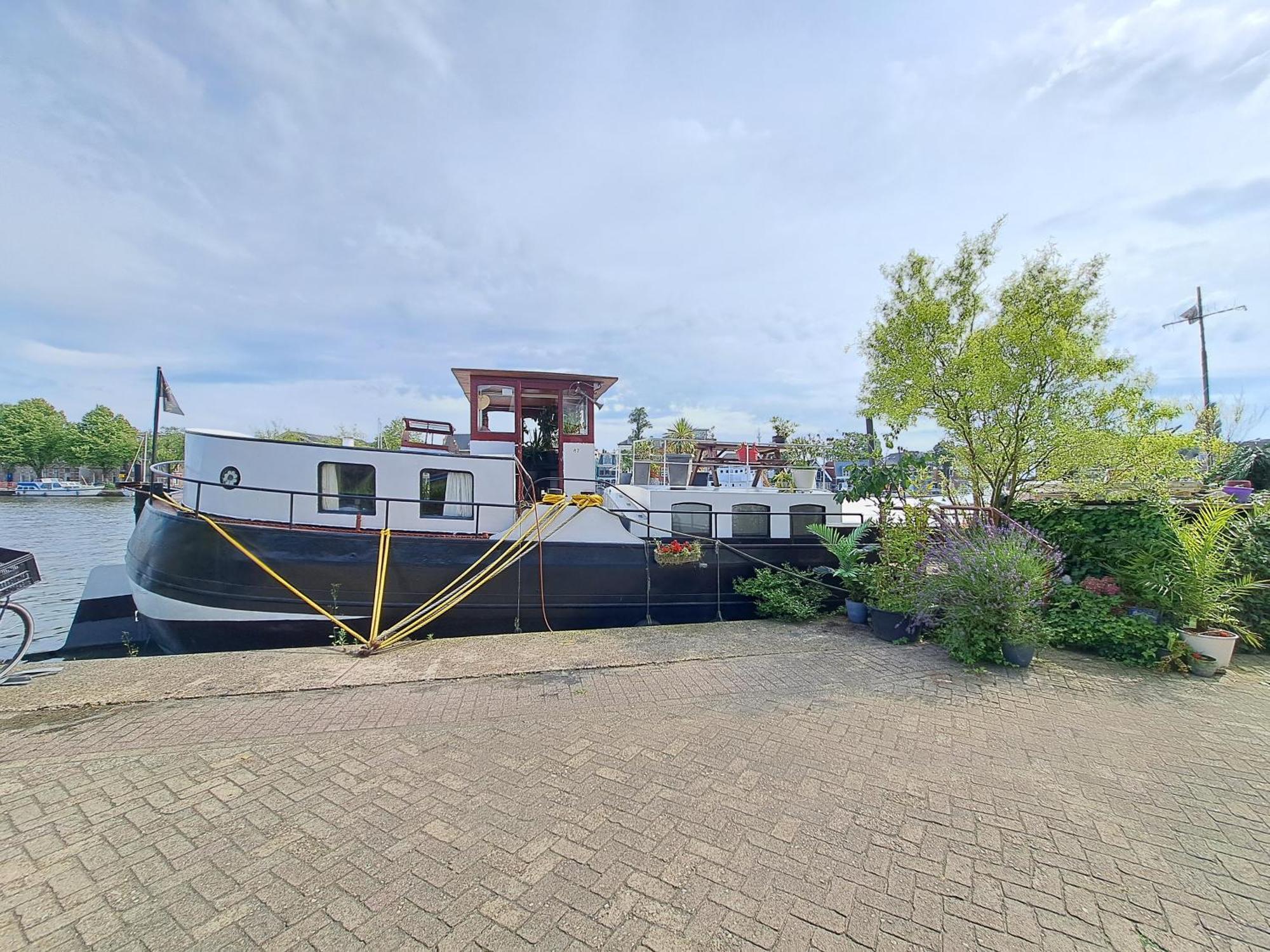 B&B Teddy "Prachtig Authentiek Woonschip Uit 1912, 15 Minuten Van Amsterdam" Wormer Экстерьер фото