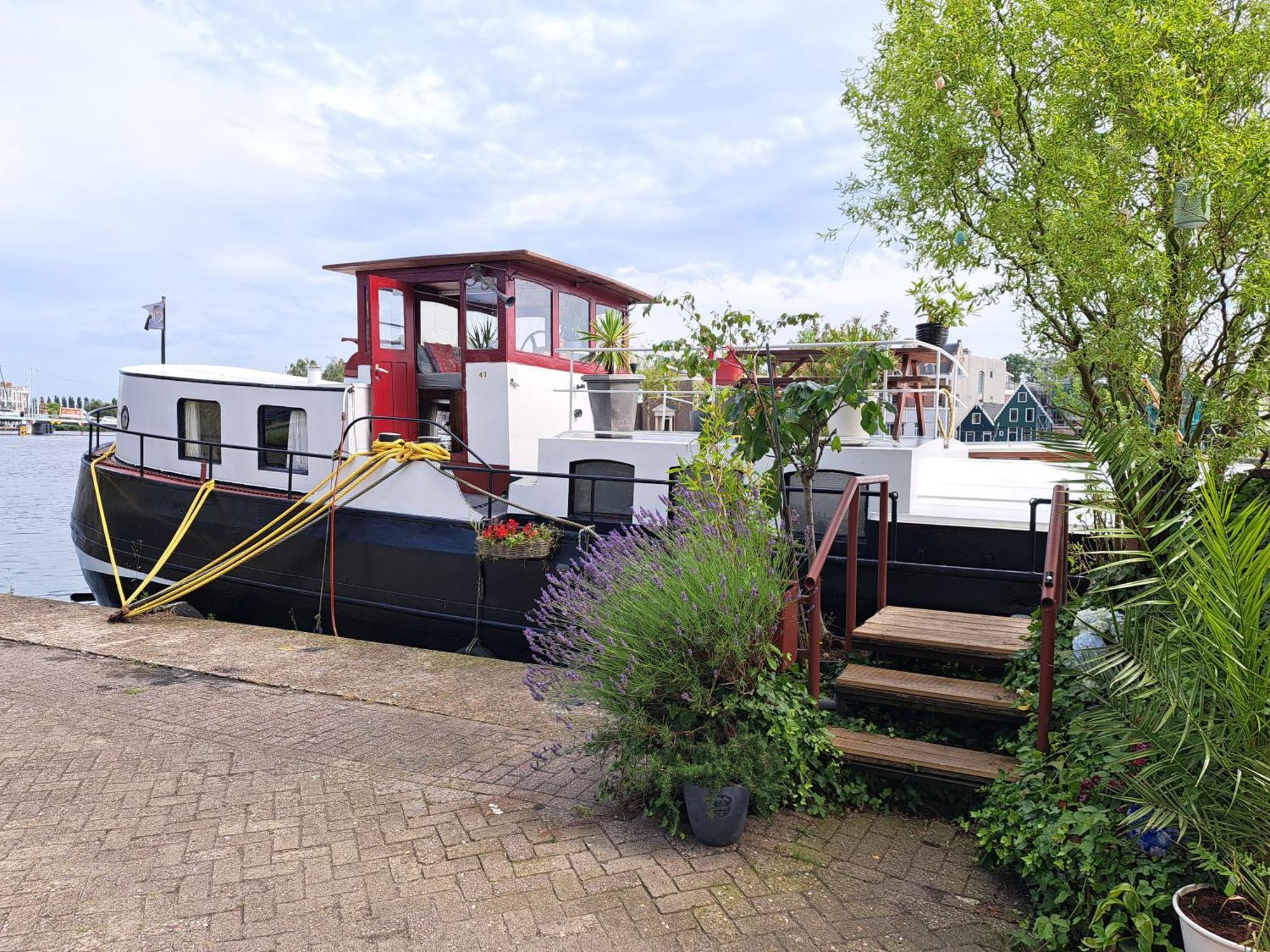 B&B Teddy "Prachtig Authentiek Woonschip Uit 1912, 15 Minuten Van Amsterdam" Wormer Экстерьер фото