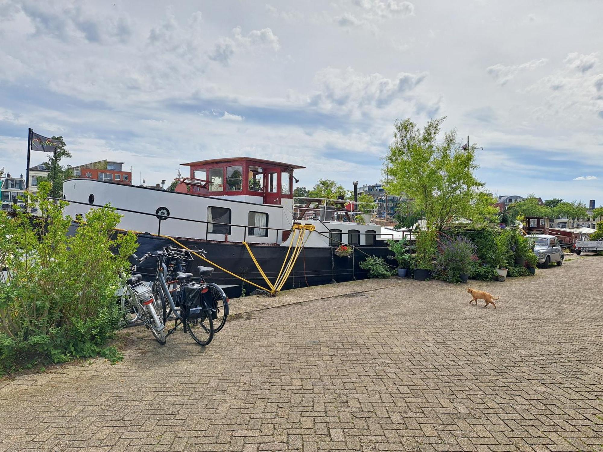 B&B Teddy "Prachtig Authentiek Woonschip Uit 1912, 15 Minuten Van Amsterdam" Wormer Экстерьер фото