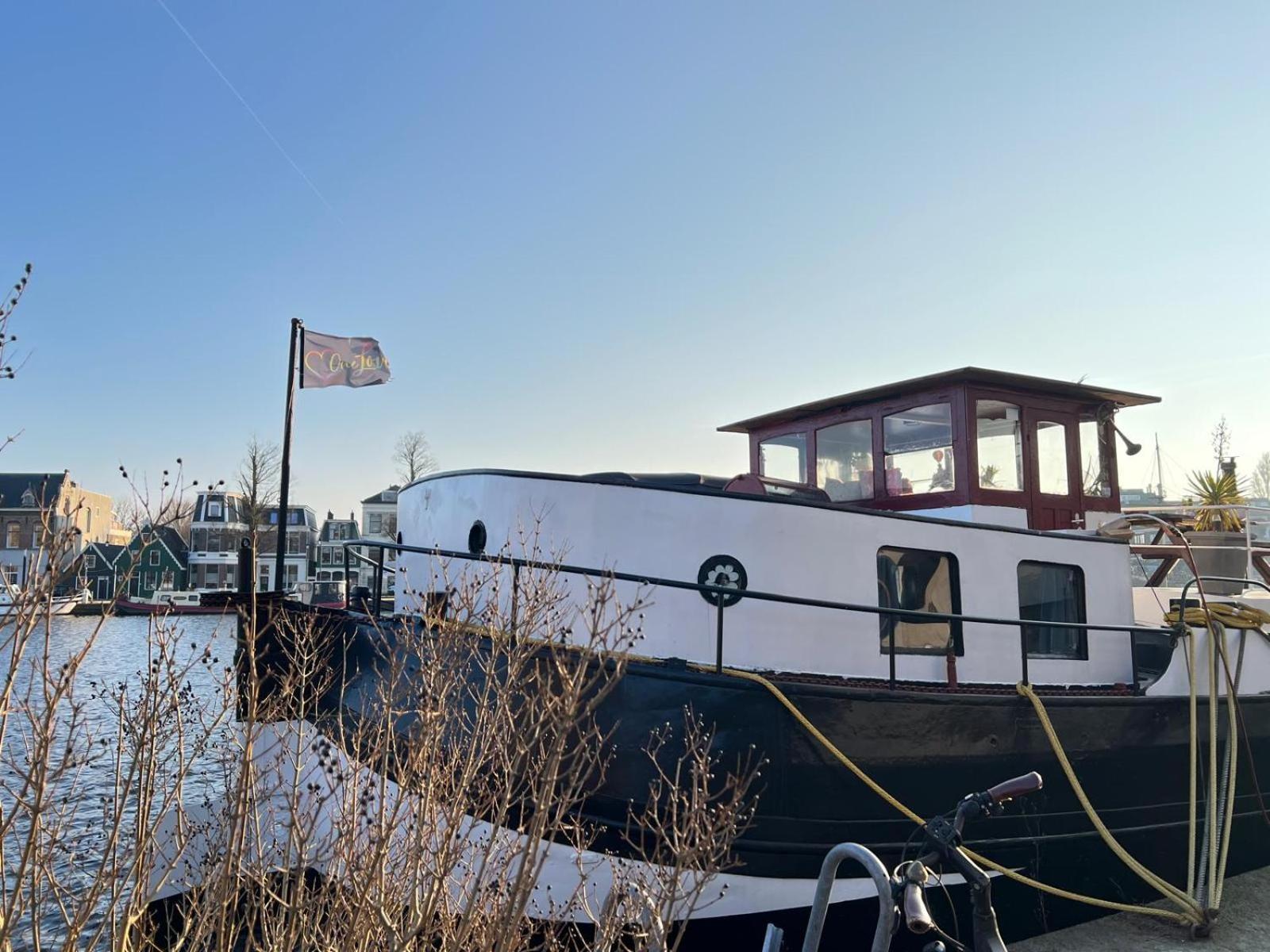 B&B Teddy "Prachtig Authentiek Woonschip Uit 1912, 15 Minuten Van Amsterdam" Wormer Экстерьер фото