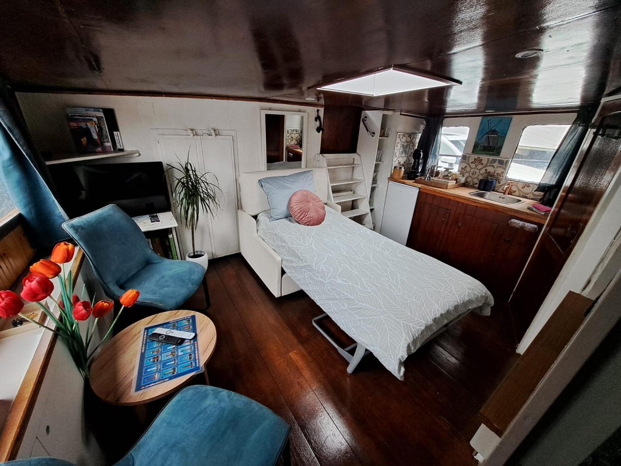 B&B Teddy "Prachtig Authentiek Woonschip Uit 1912, 15 Minuten Van Amsterdam" Wormer Экстерьер фото