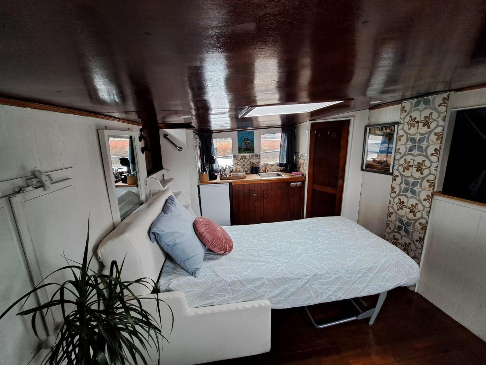 B&B Teddy "Prachtig Authentiek Woonschip Uit 1912, 15 Minuten Van Amsterdam" Wormer Экстерьер фото